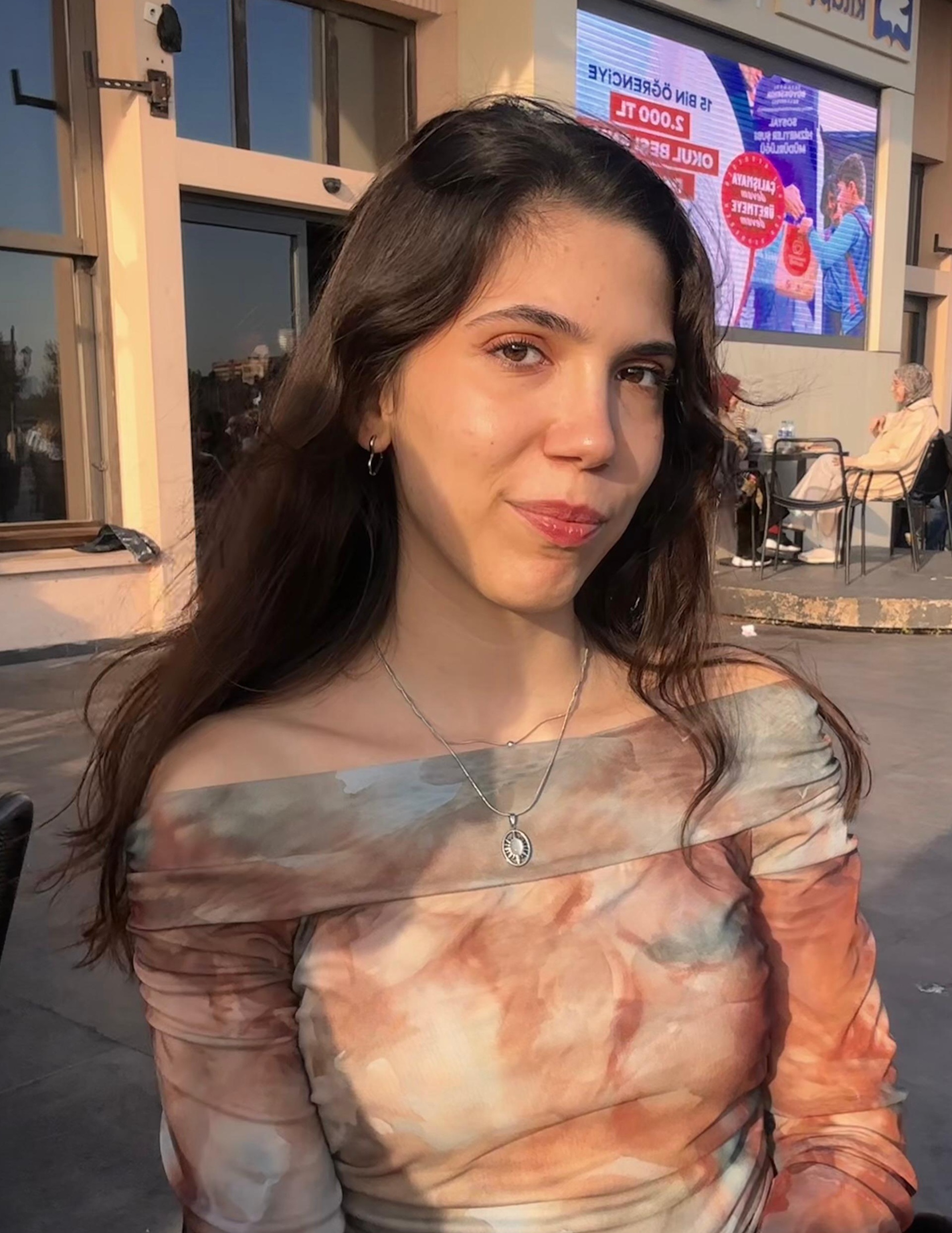 Üniversiteli Ders Veriyor Ece Çiner 