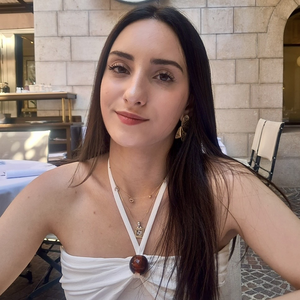 Üniversiteli Ders Veriyor Gülce Komitoğlu 