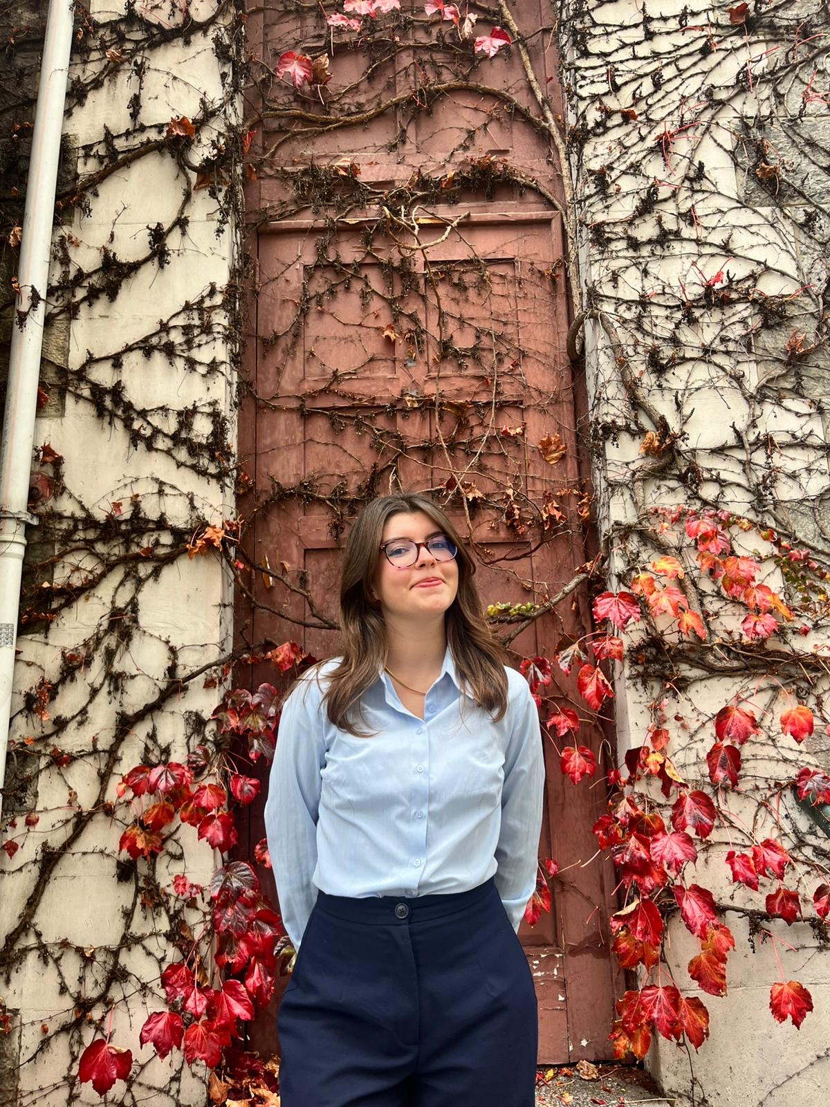 Üniversiteli Ders Veriyor Elif Meriç Verim 