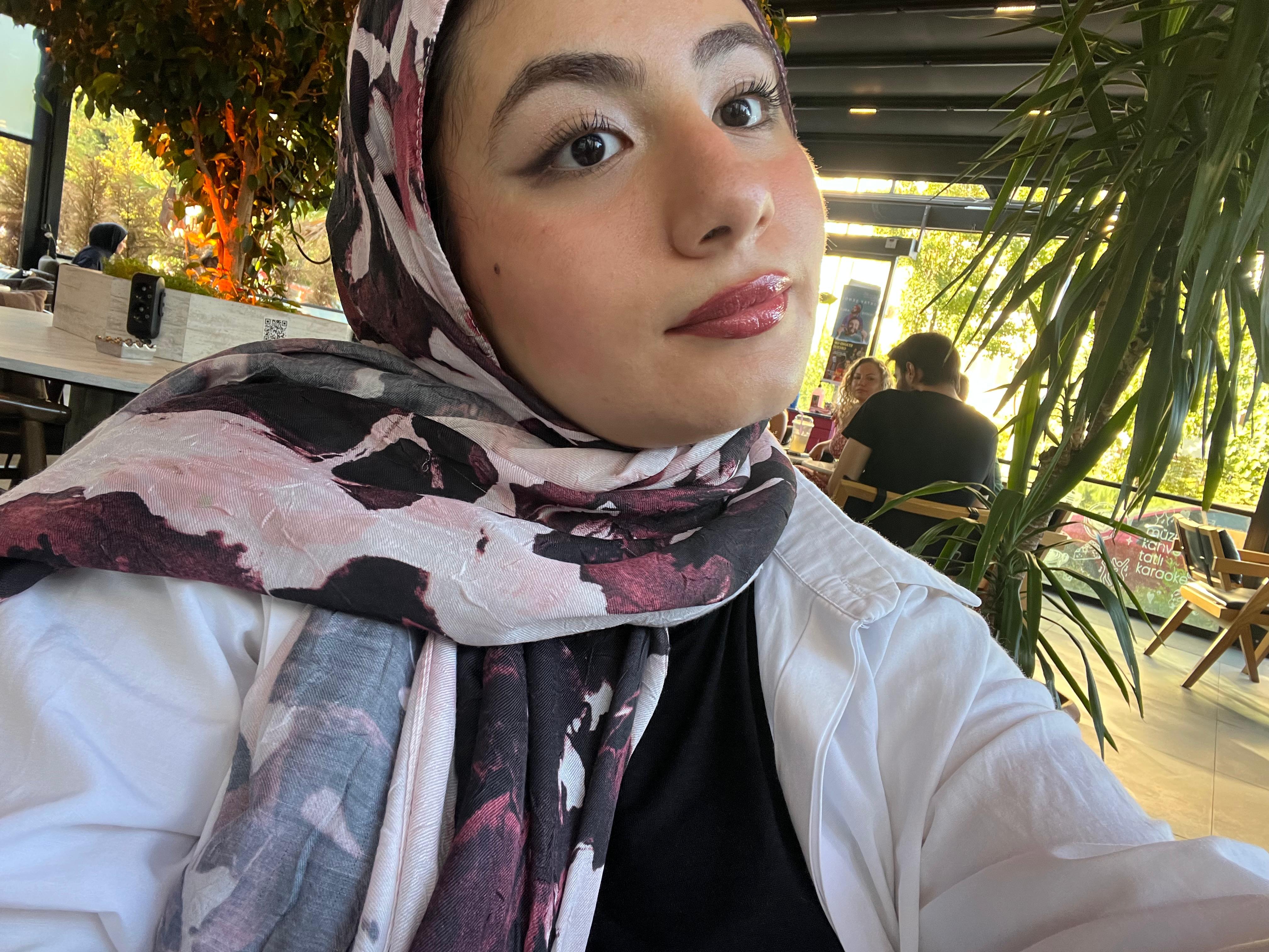 Üniversiteli Ders Veriyor Semanur Çakal 