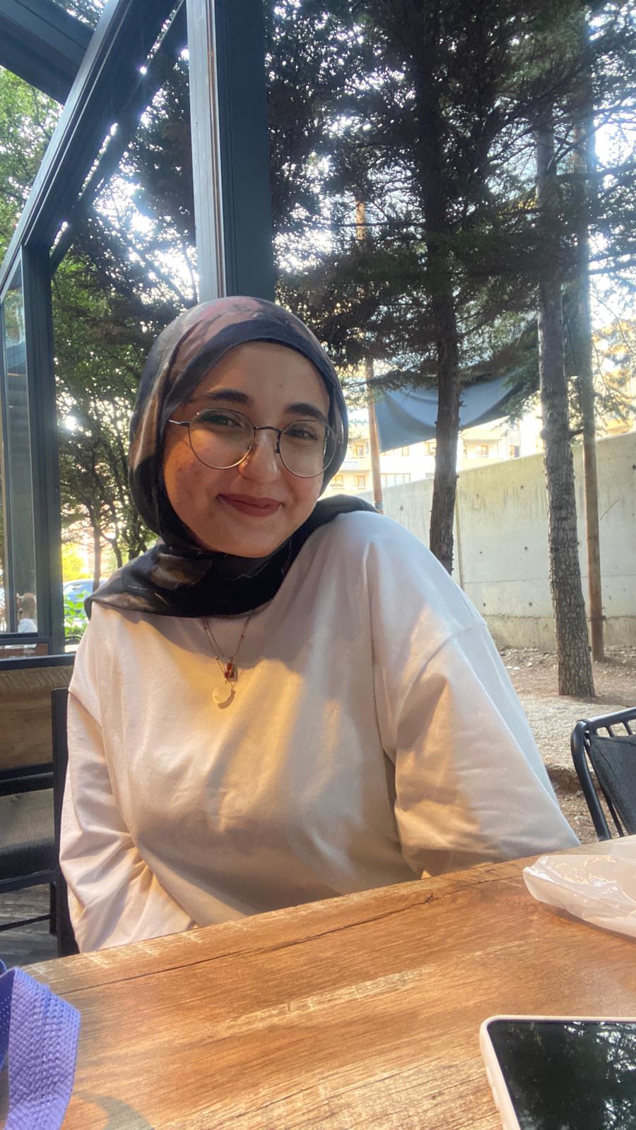 Üniversiteli Ders Veriyor Sümeyye Çevik 