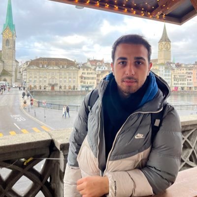 Üniversiteli Ders Veriyor Berker Küçük 
