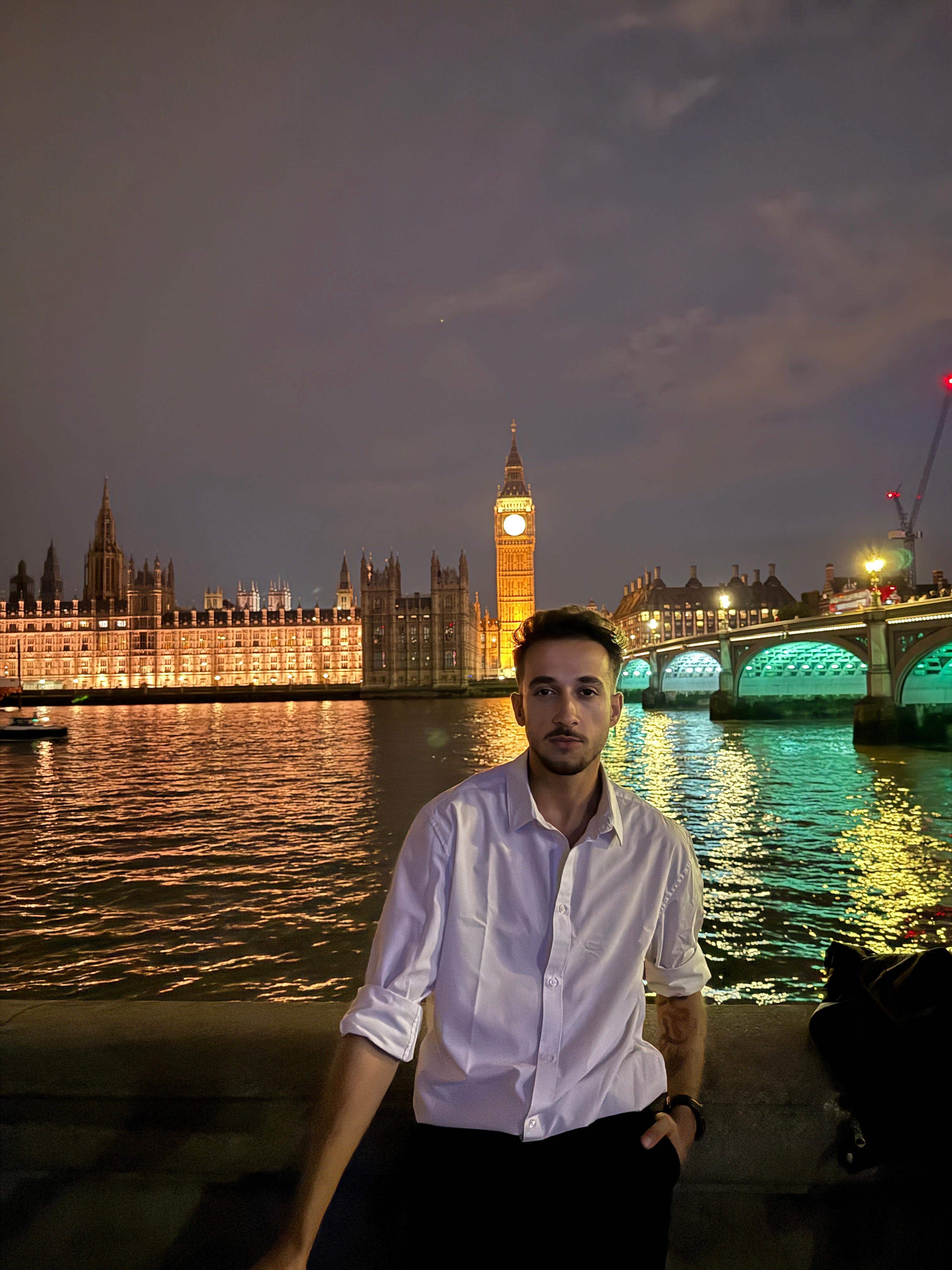 Üniversiteli Ders Veriyor Cem emre in 