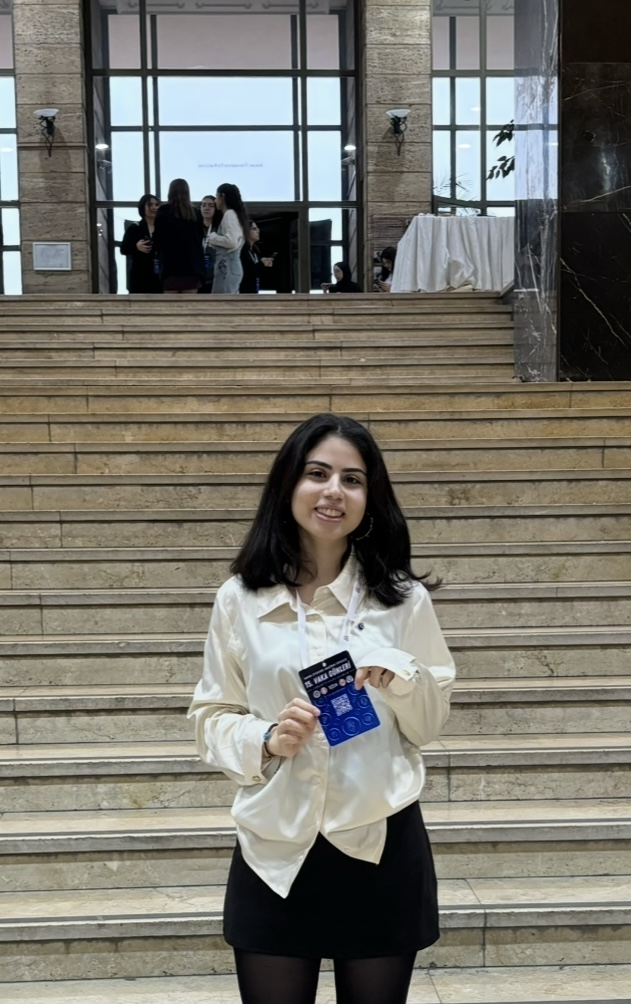 Üniversiteli Ders Veriyor Çiğdem Gökçe Demiralay 