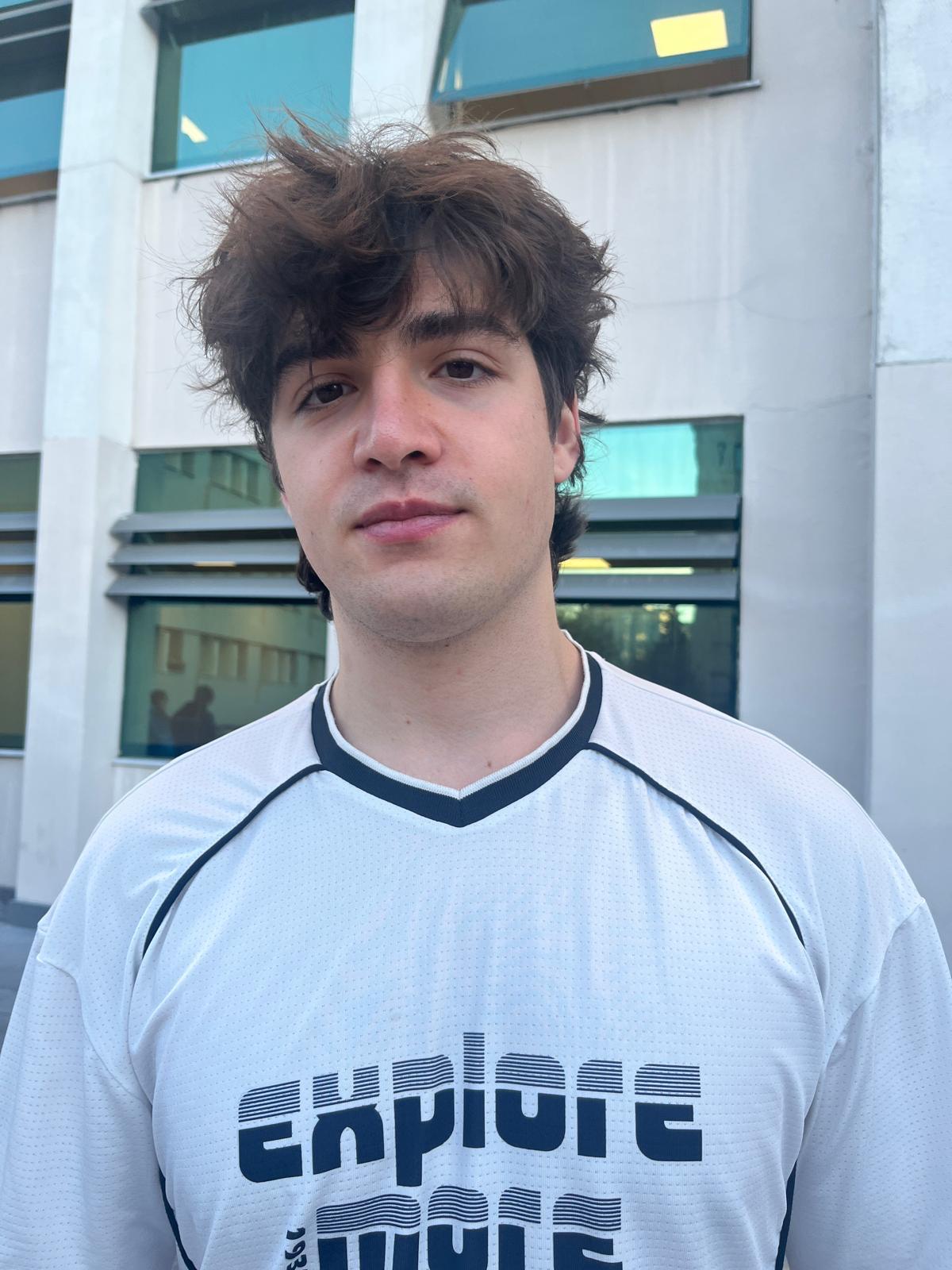 Üniversiteli Ders Veriyor Tolga Kılıç 