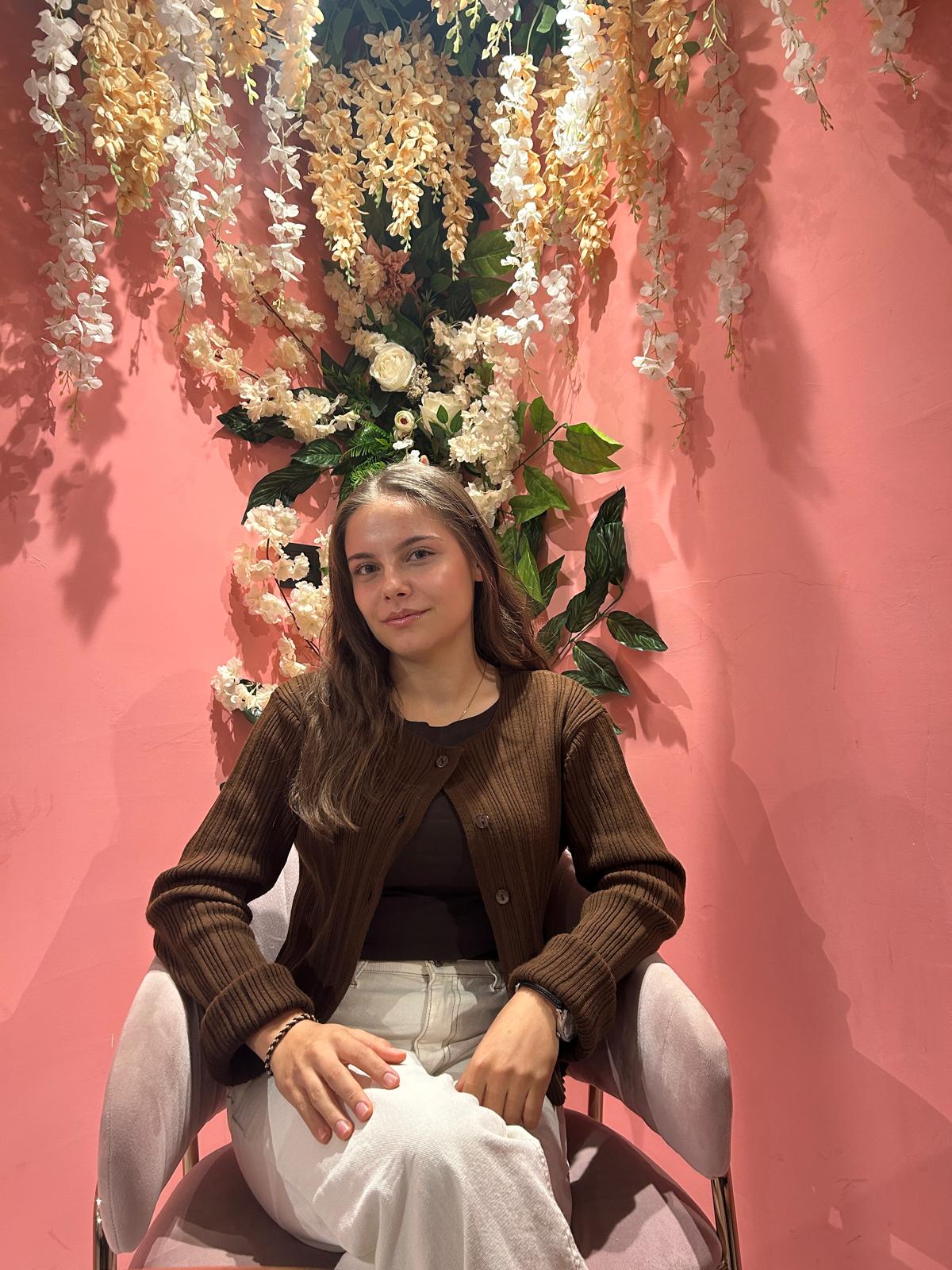 Üniversiteli Ders Veriyor Sıla Kayan 