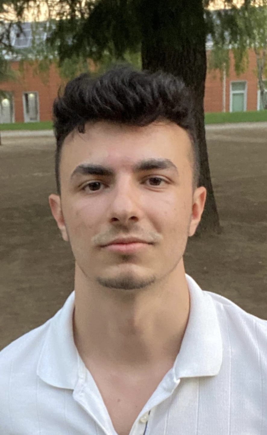 Üniversiteli Ders Veriyor Evren İşciler 