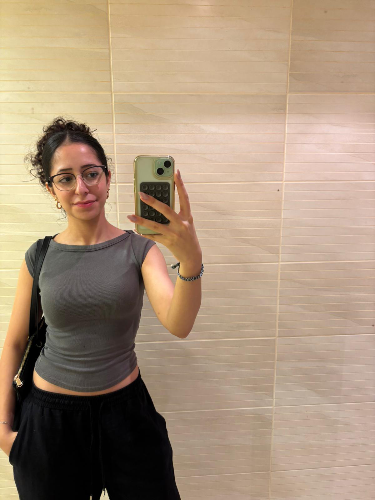 Üniversiteli Ders Veriyor Rozerin Sünme 