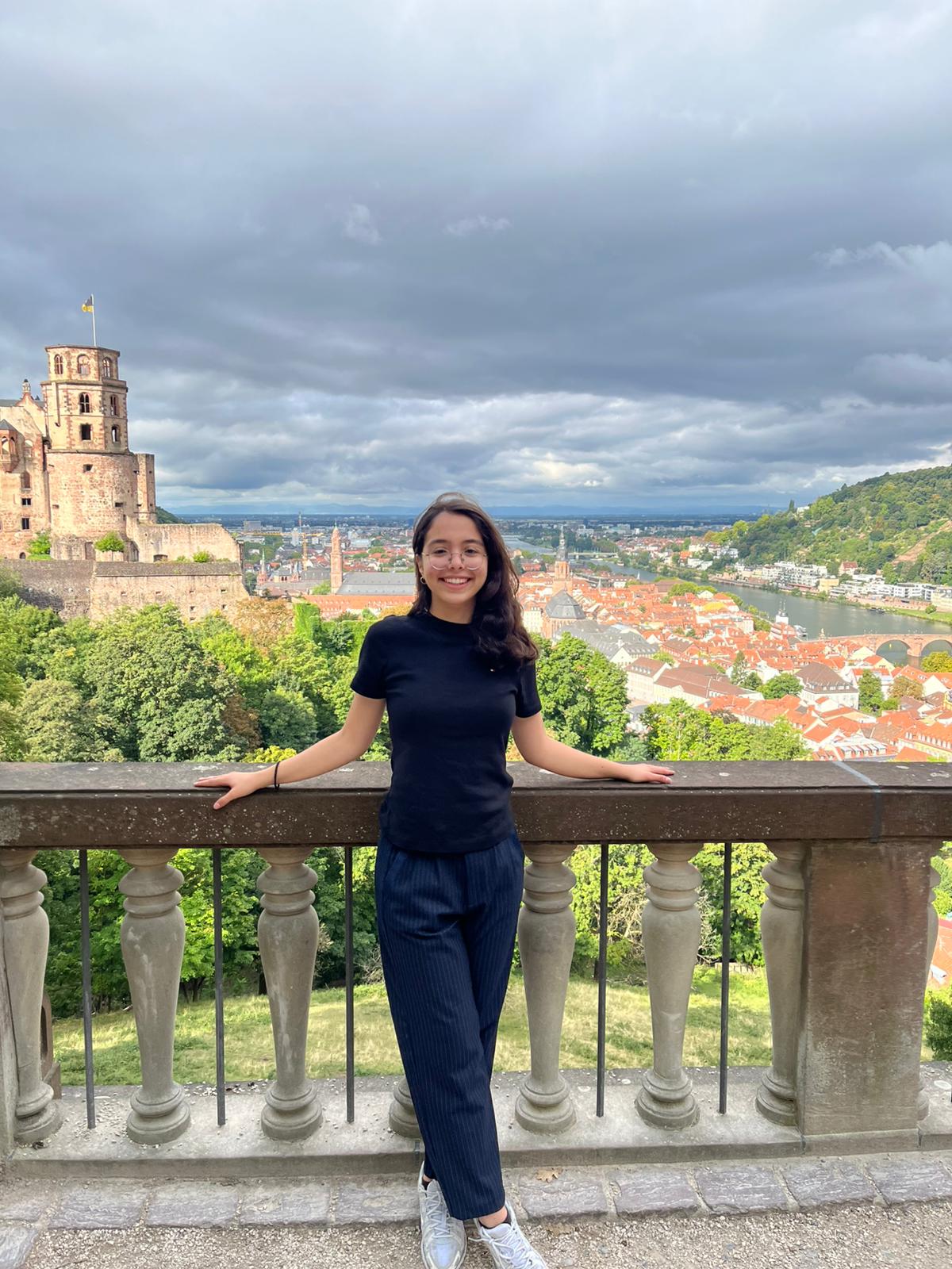 Üniversiteli Ders Veriyor Zeynep Sak 