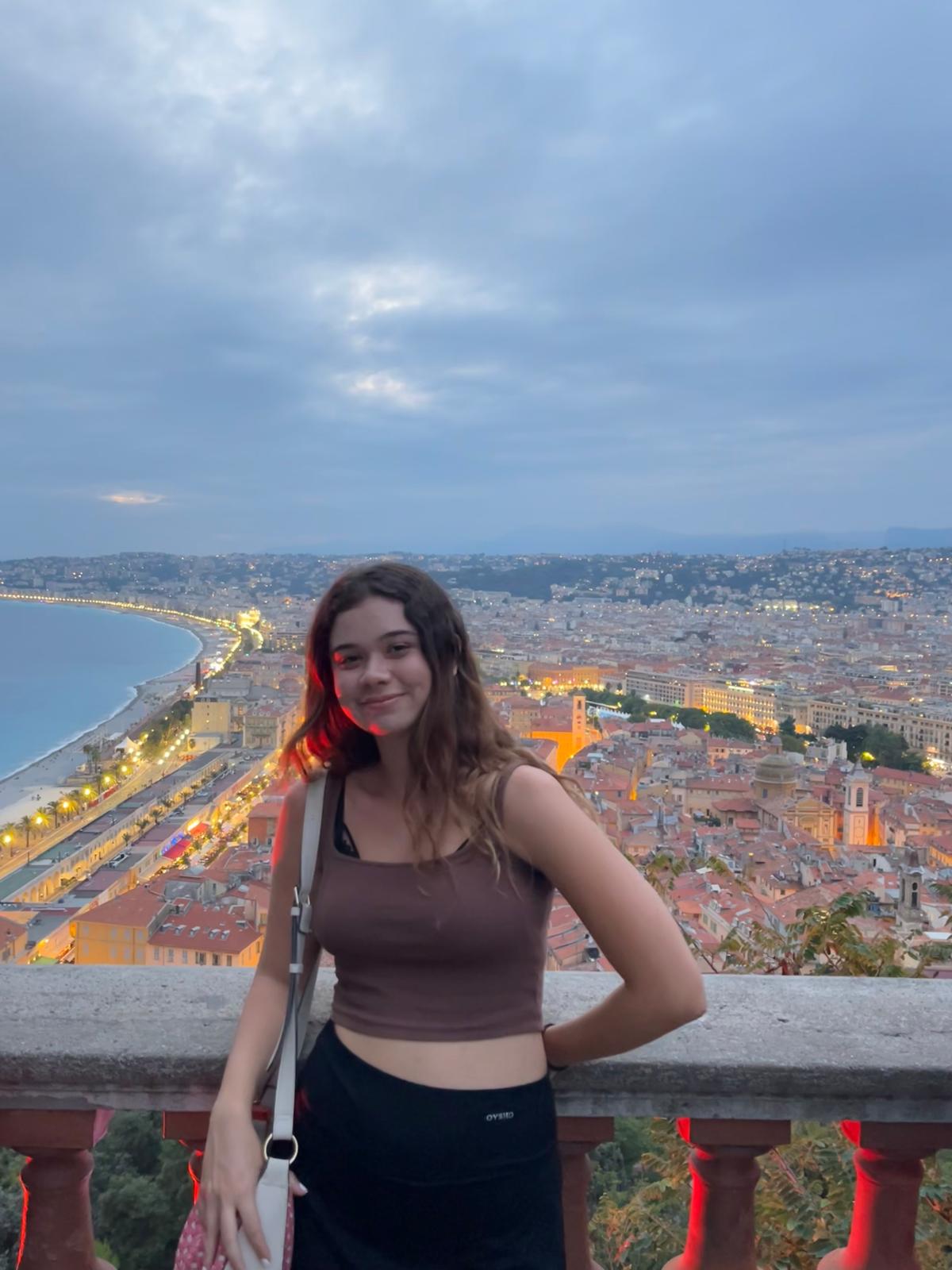 Üniversiteli Ders Veriyor Deren Çığ 