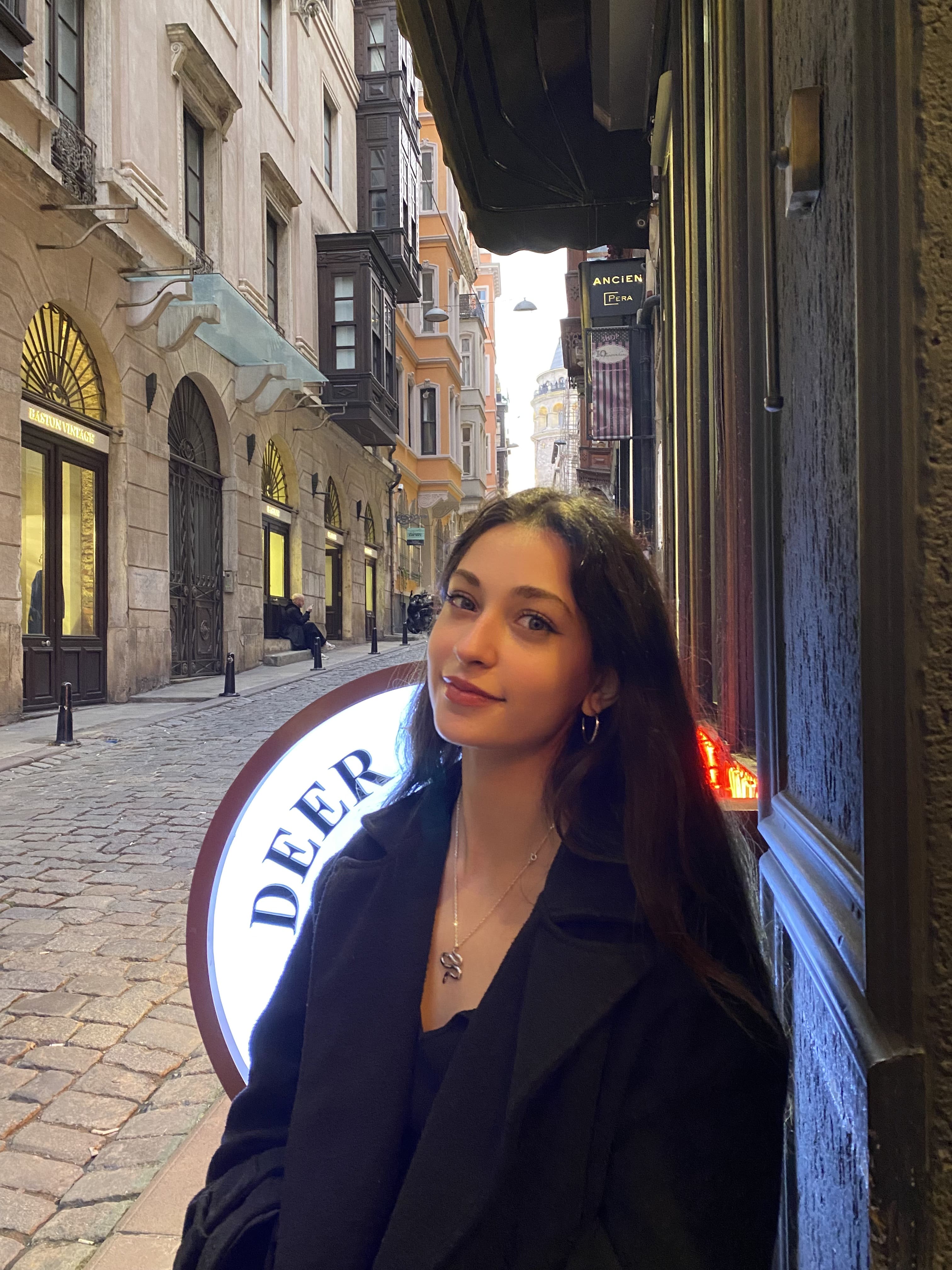 Üniversiteli Ders Veriyor Bahar Bora 