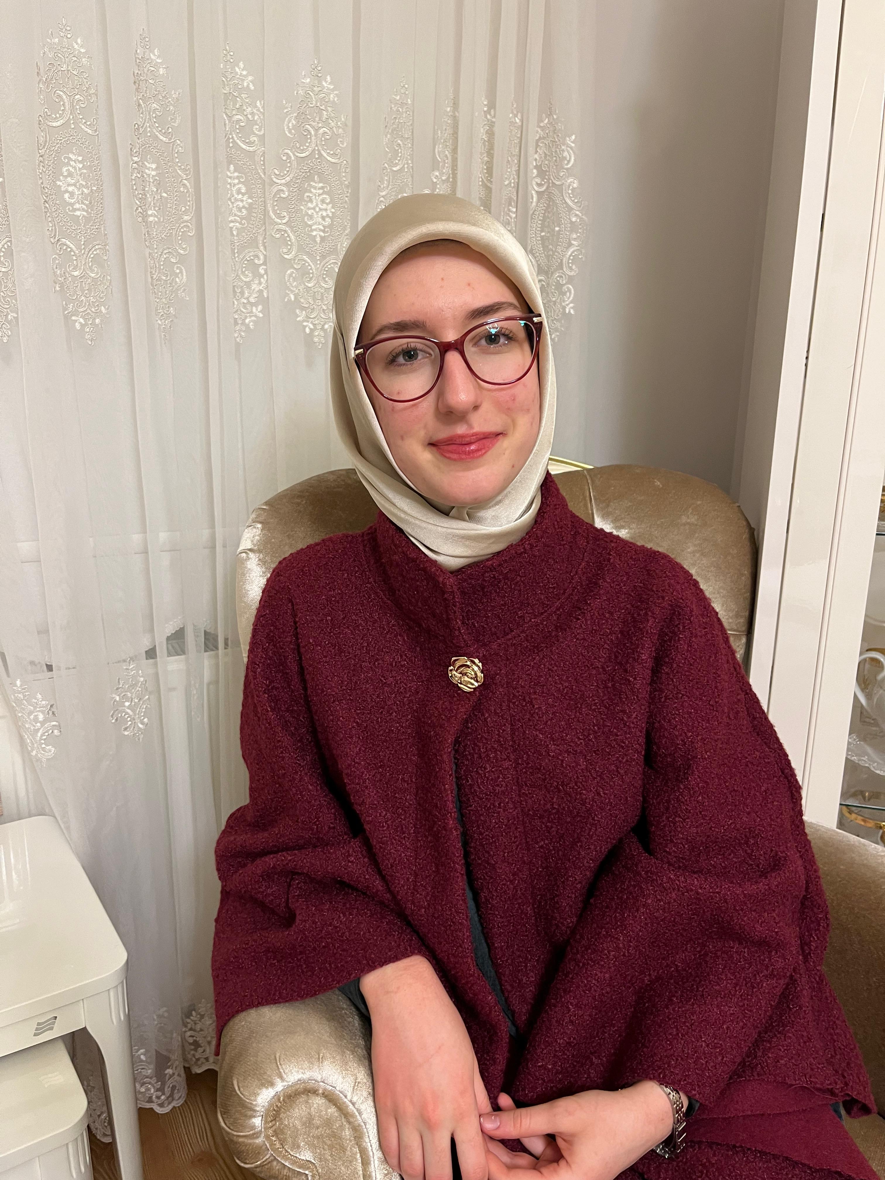 Üniversiteli Ders Veriyor Fatımanur Merve Dilsizoğlu 