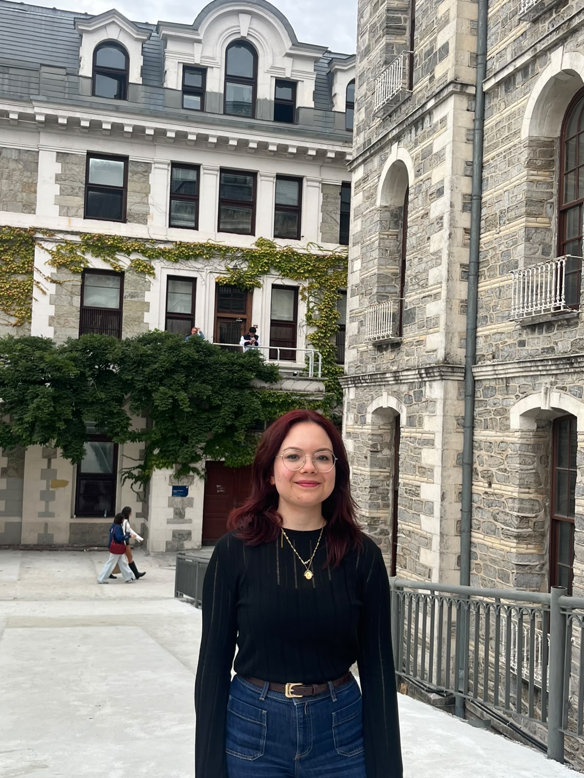 Üniversiteli Ders Veriyor Rana Ahsen Korkmaz 
