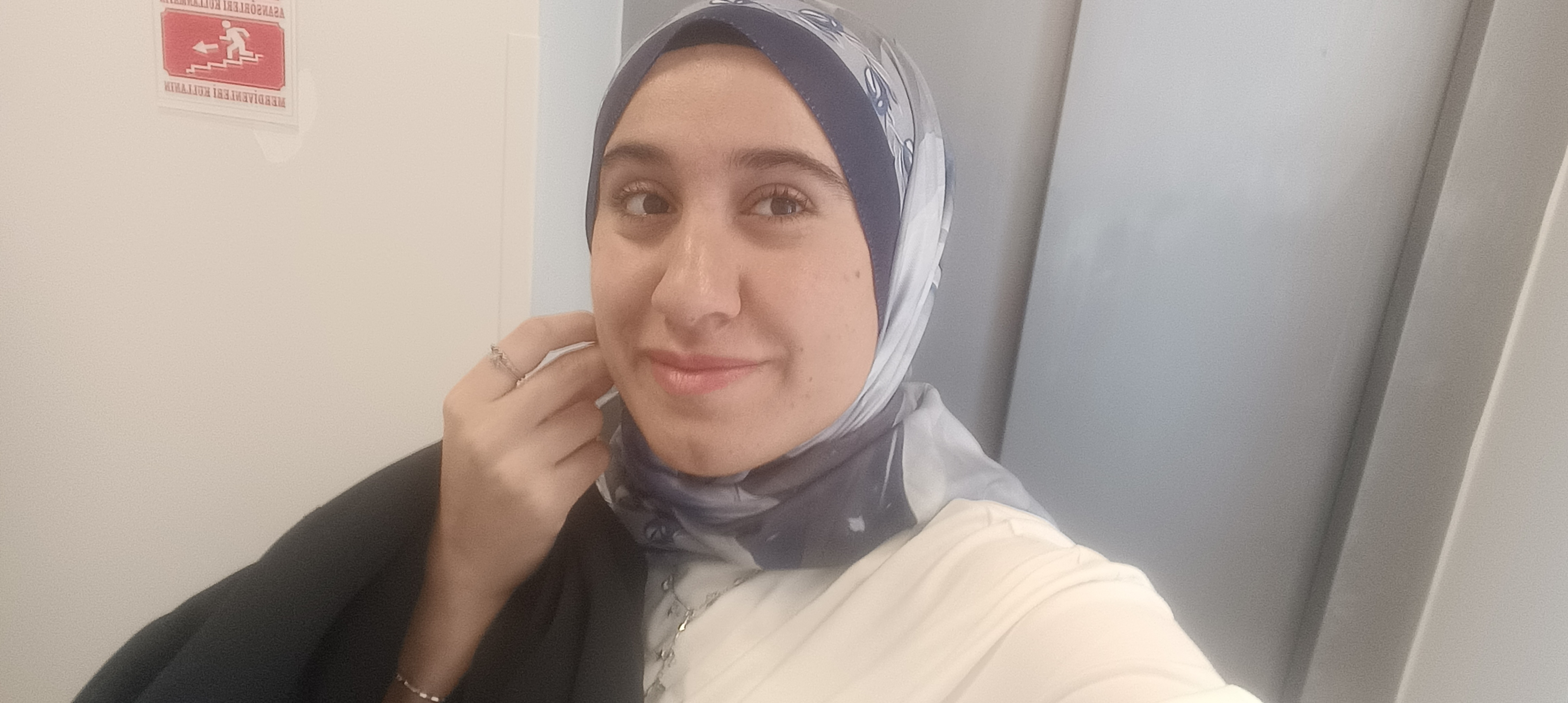 Üniversiteli Ders Veriyor Songül kara 