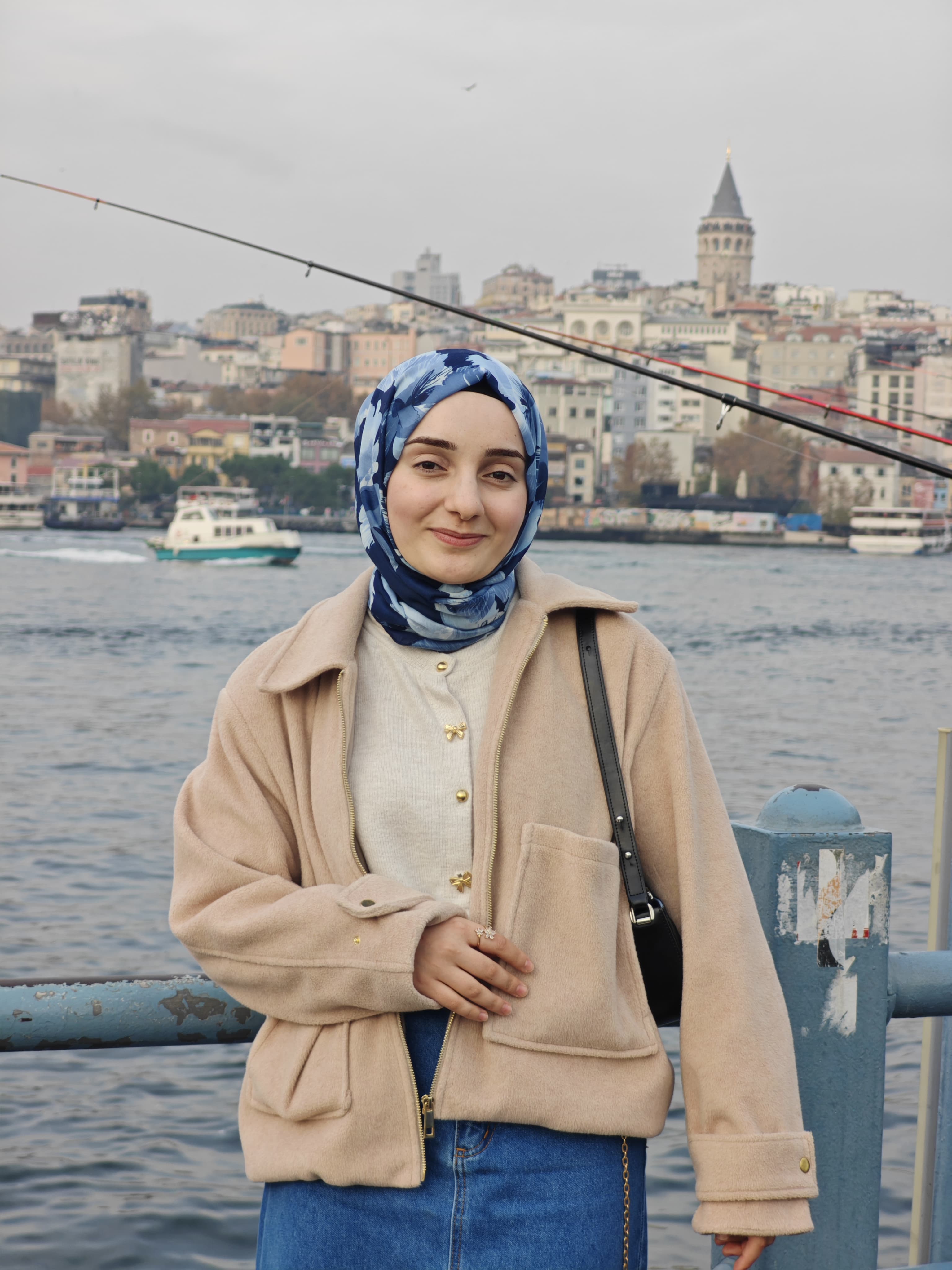 Üniversiteli Ders Veriyor Nuray Akdağ 