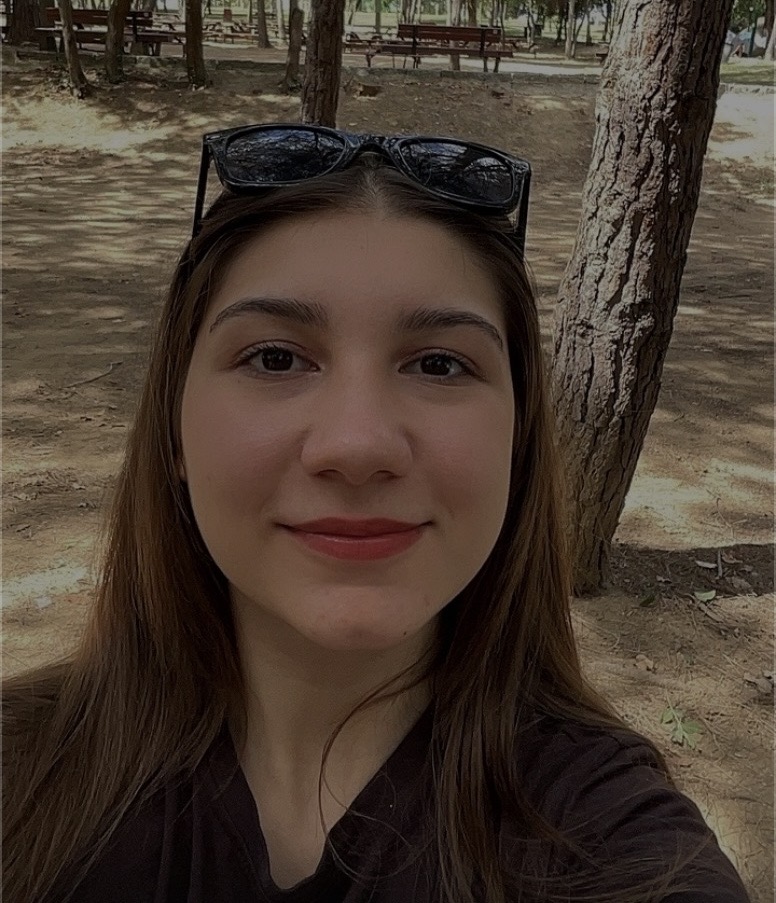 Üniversiteli Ders Veriyor Berrak Deniz Erdoğan 