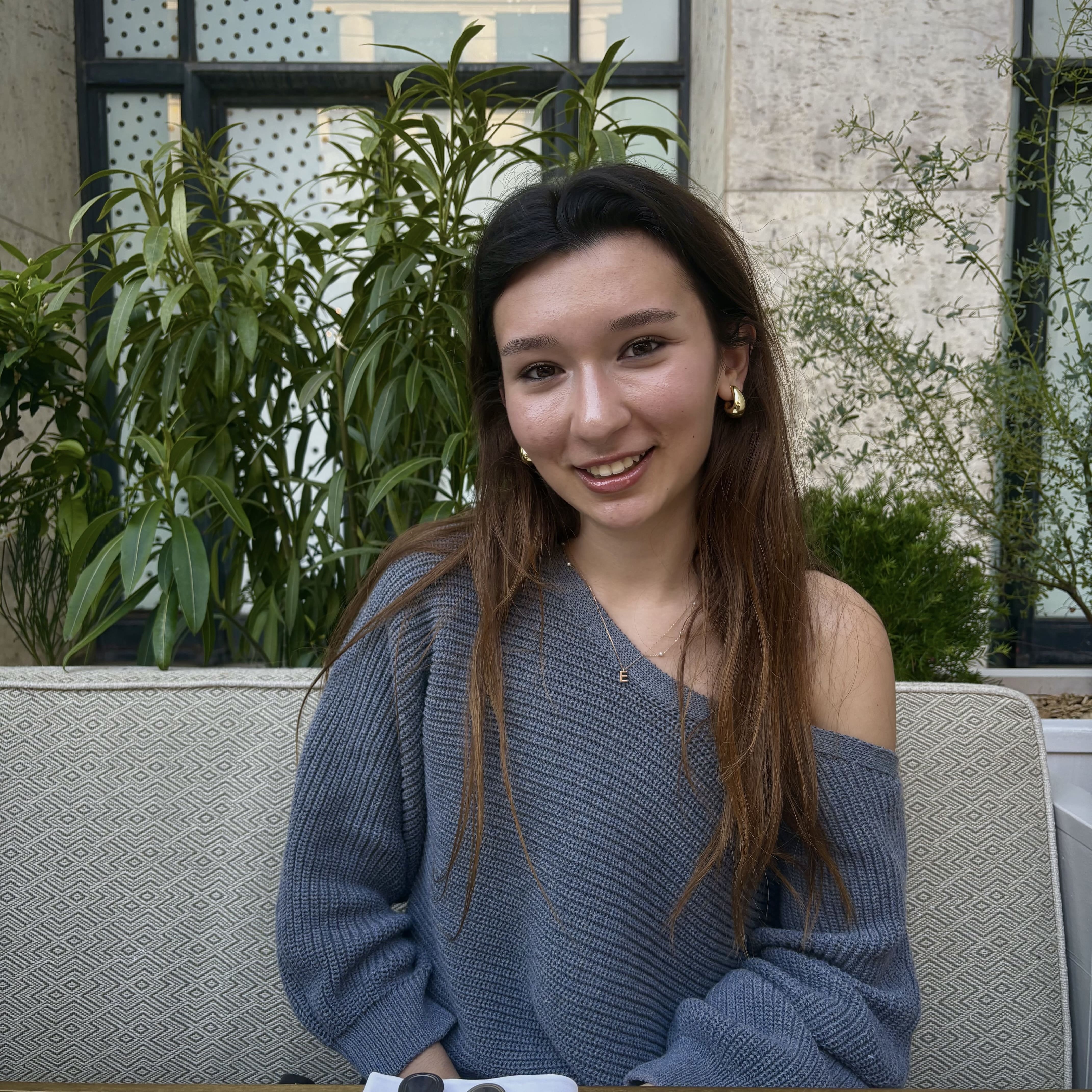 Üniversiteli Ders Veriyor Ela Yılmaz 