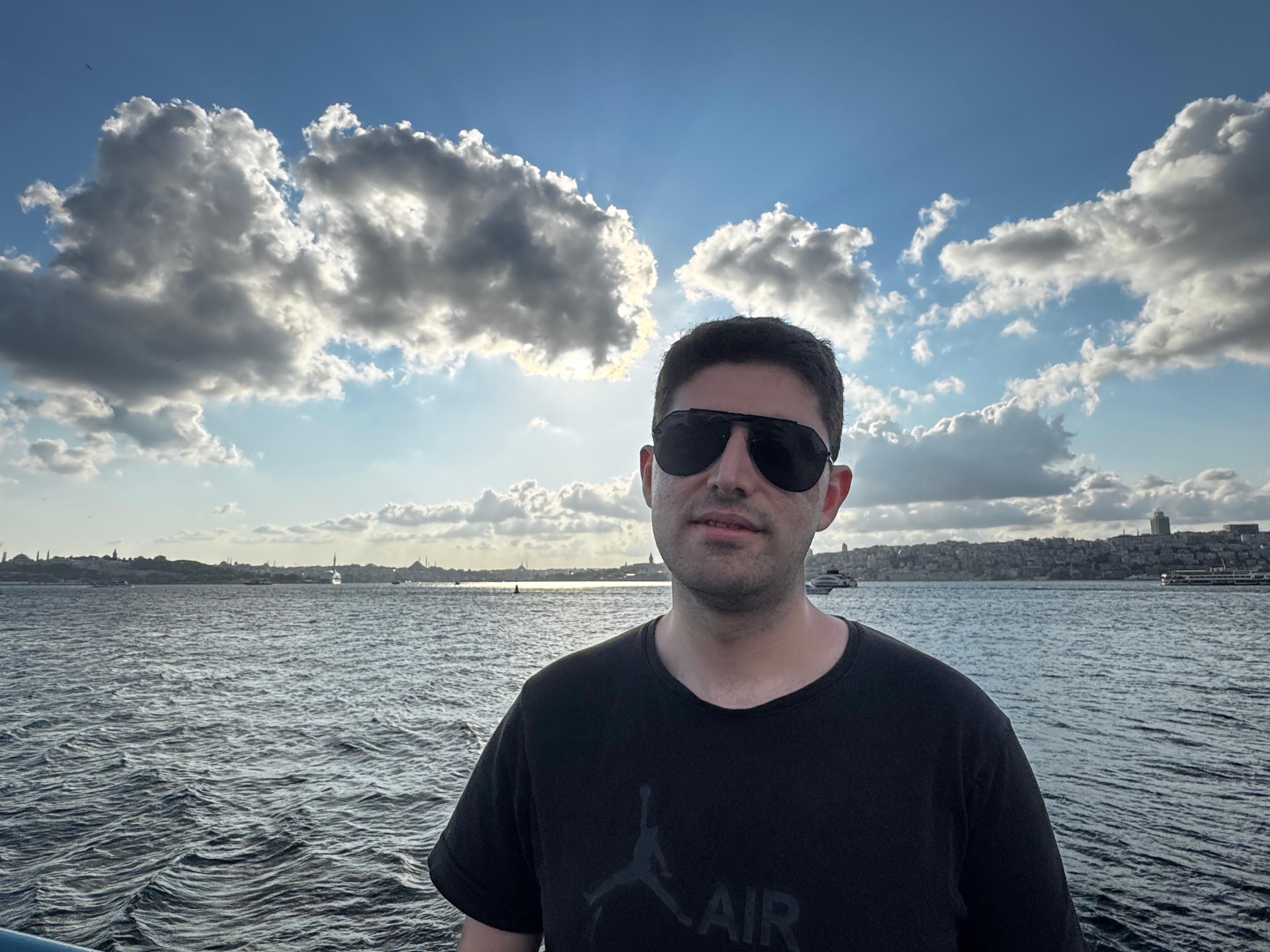 Üniversiteli Ders Veriyor Oktay Gündüz 