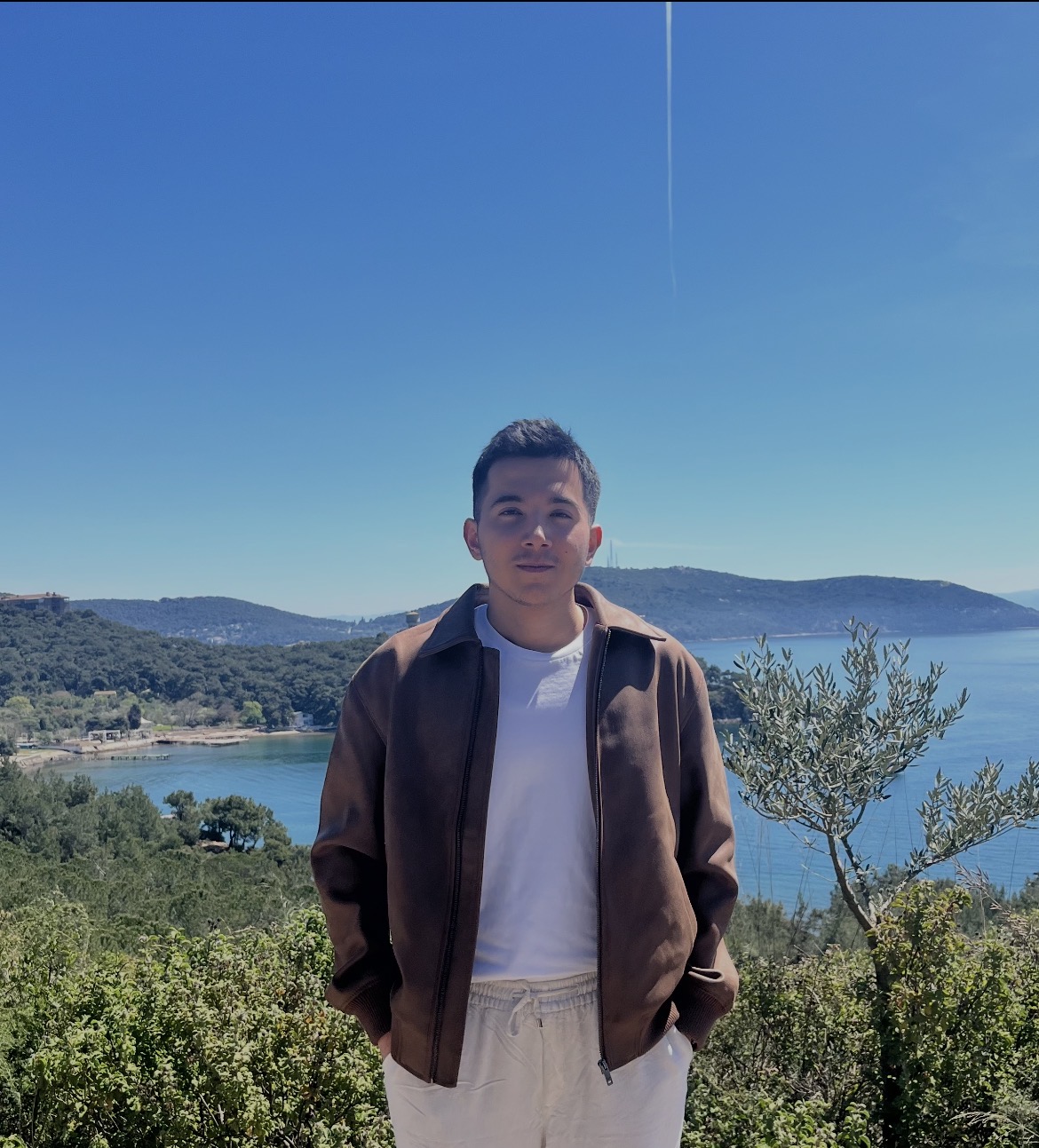 Üniversiteli Ders Veriyor Ertuğrul Demir 